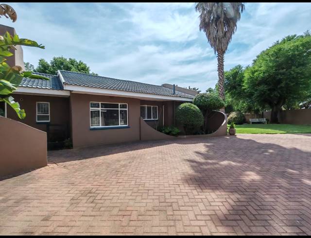 3 BEDROOM HOUSE FOR SALE IN THREE RIVERS EAST